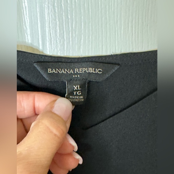 Banana Republic Black V Neck Camisole Top Size XL - Picture 2 of 4